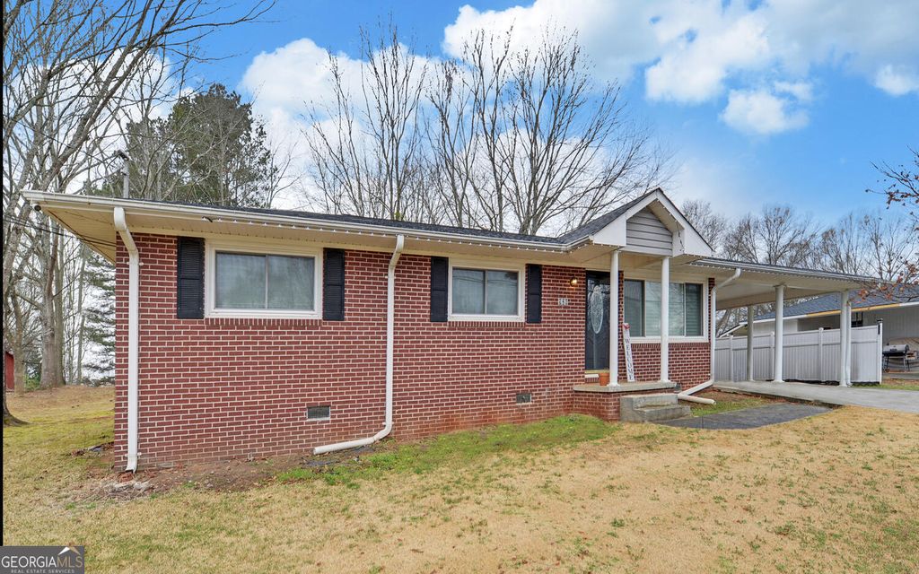 Photo of 926 Skyline Drive, Toccoa, GA 30577 (MLS # 10696365)