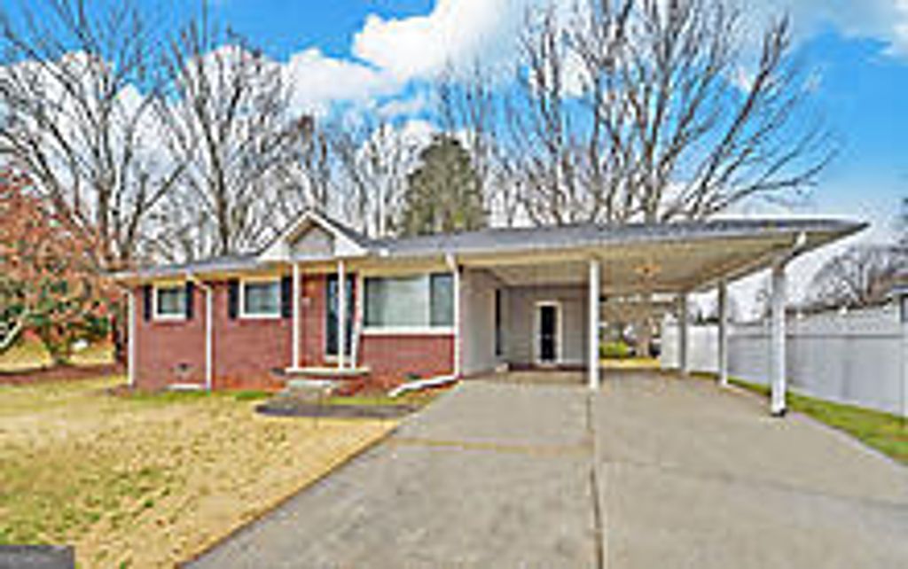 Photo of 926 Skyline Drive, Toccoa, GA 30577 (MLS # 10696365)