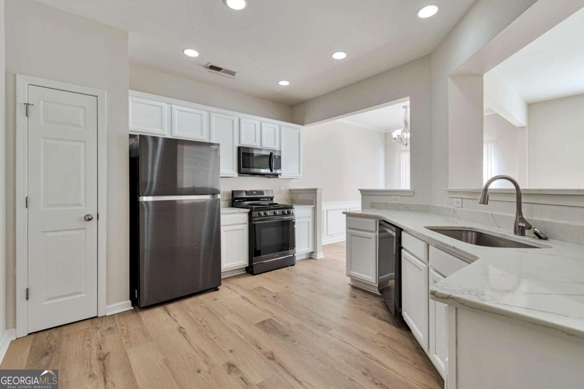 STONEHAVEN POINTE - Residential