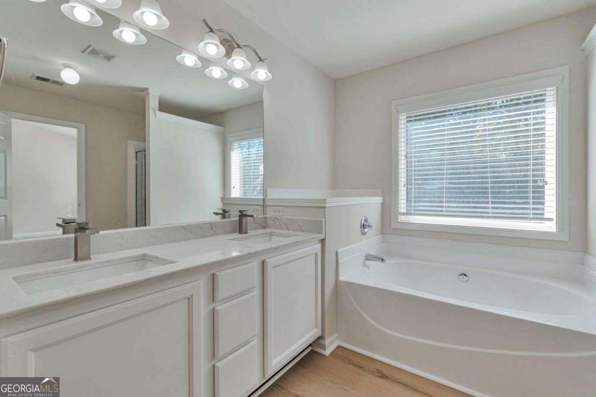 STONEHAVEN POINTE - Residential