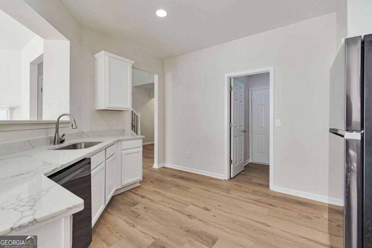 STONEHAVEN POINTE - Residential