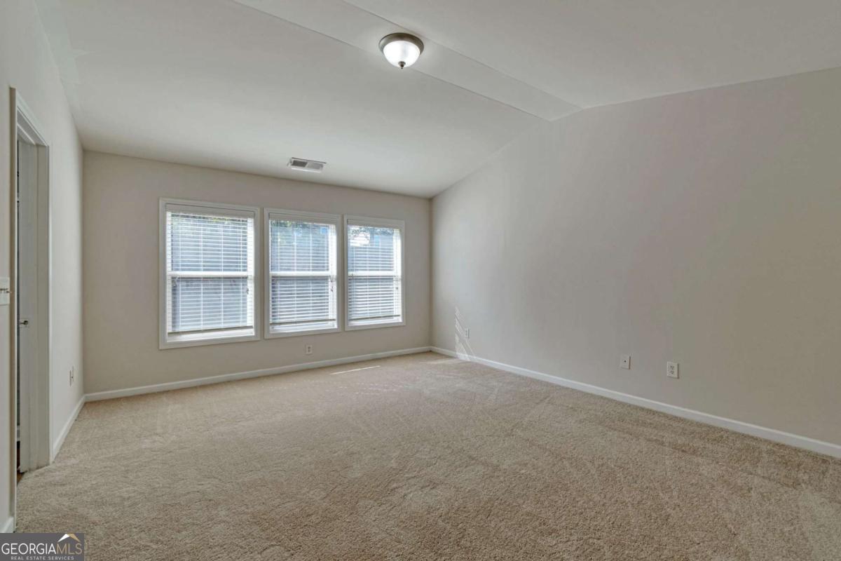 STONEHAVEN POINTE - Residential