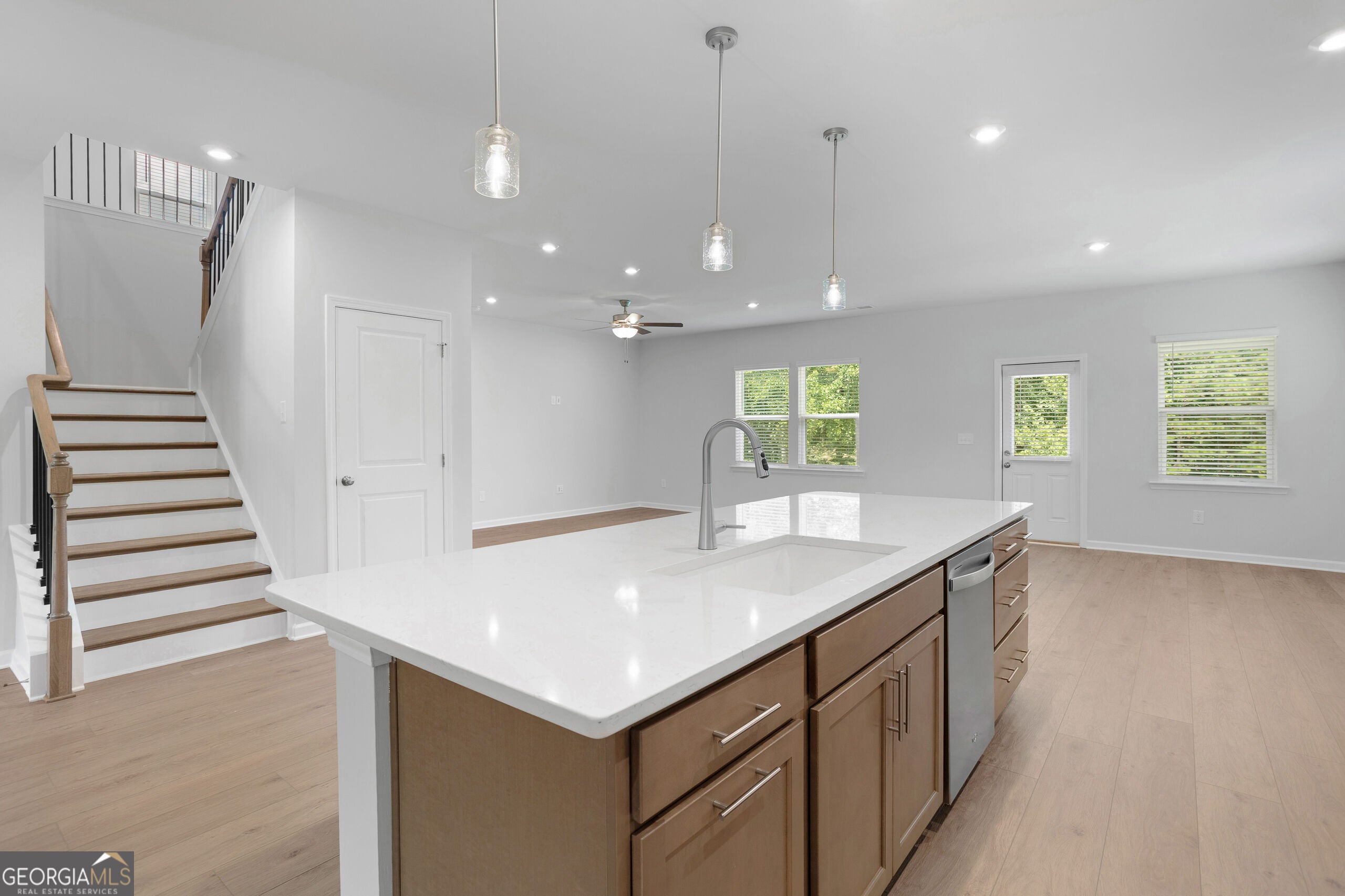 632 Topsail DR