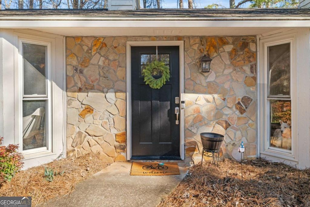 Photo of 233 Sharney Lane NE, Kennesaw, GA 30144 (MLS # 10691134)
