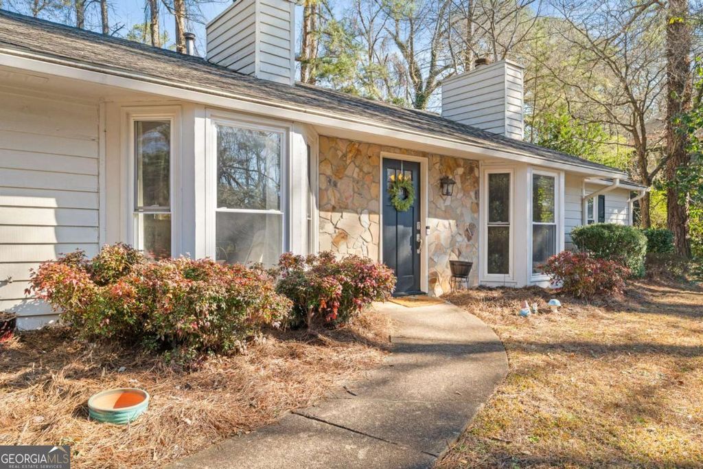 Photo of 233 Sharney Lane NE, Kennesaw, GA 30144 (MLS # 10691134)