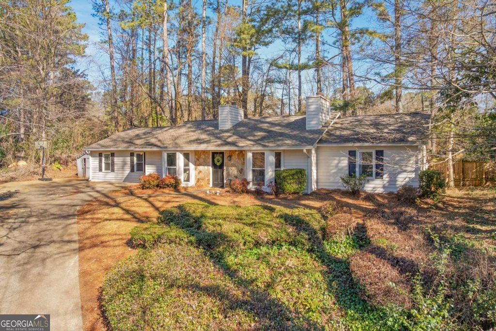 Photo of 233 Sharney Lane NE, Kennesaw, GA 30144 (MLS # 10691134)