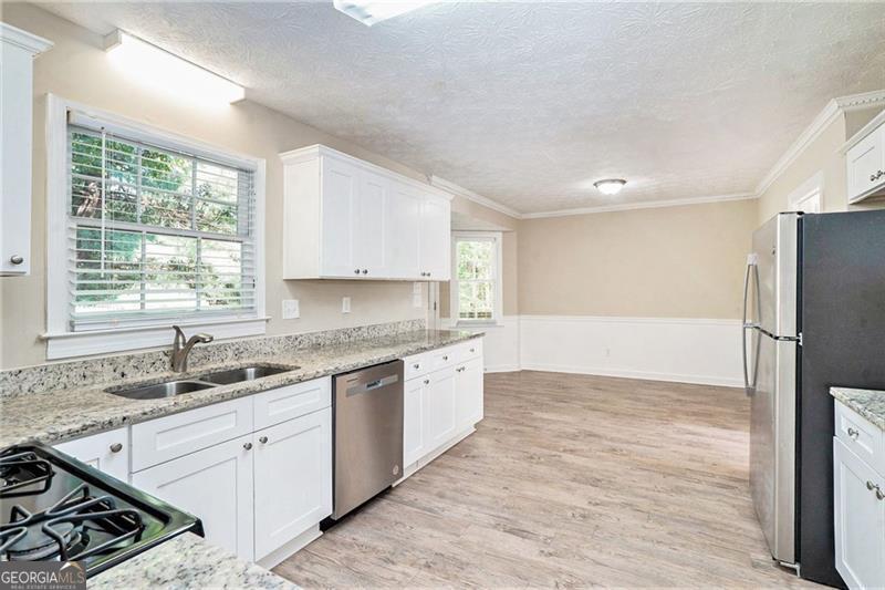 1107 LESLIE PL