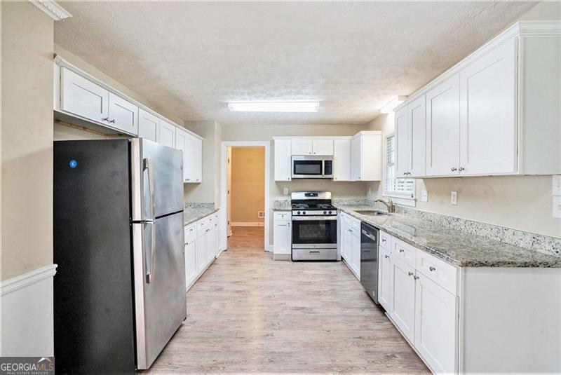 1107 LESLIE PL
