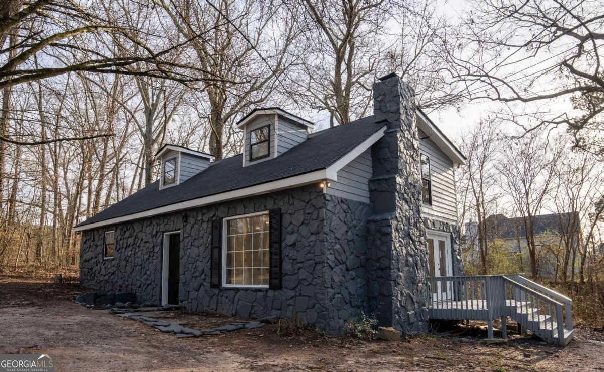 Welcome to your new home at 683 Almon Road which boasts 3 bedrooms and 2 bathrooms, an open kitchen with stainless steel appliances, premium finishes, and plenty of outdoor space and privacy. Don't miss the chance to enjoy comfort, style, and space; all in one perfect rental.