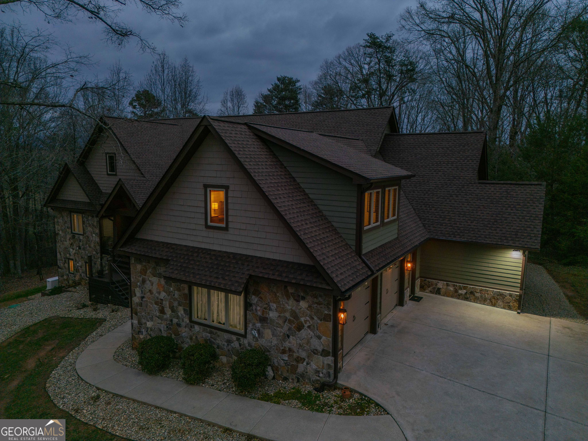 Clarkesville, Georgia 30523, United States, 4 Bedrooms Bedrooms, ,5 BathroomsBathrooms,Residential,Active,254532