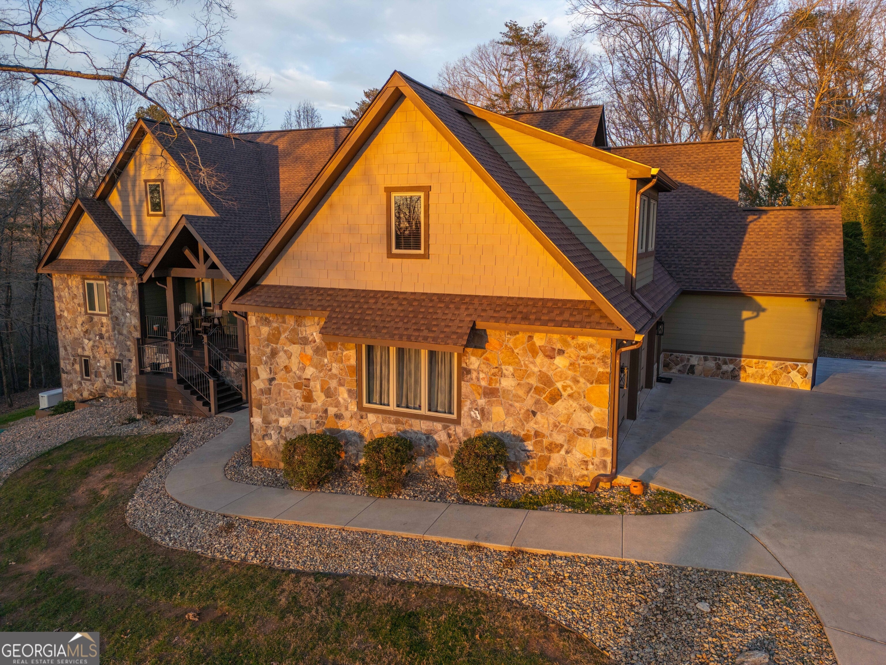 Clarkesville, Georgia 30523, United States, 4 Bedrooms Bedrooms, ,5 BathroomsBathrooms,Residential,Active,254532