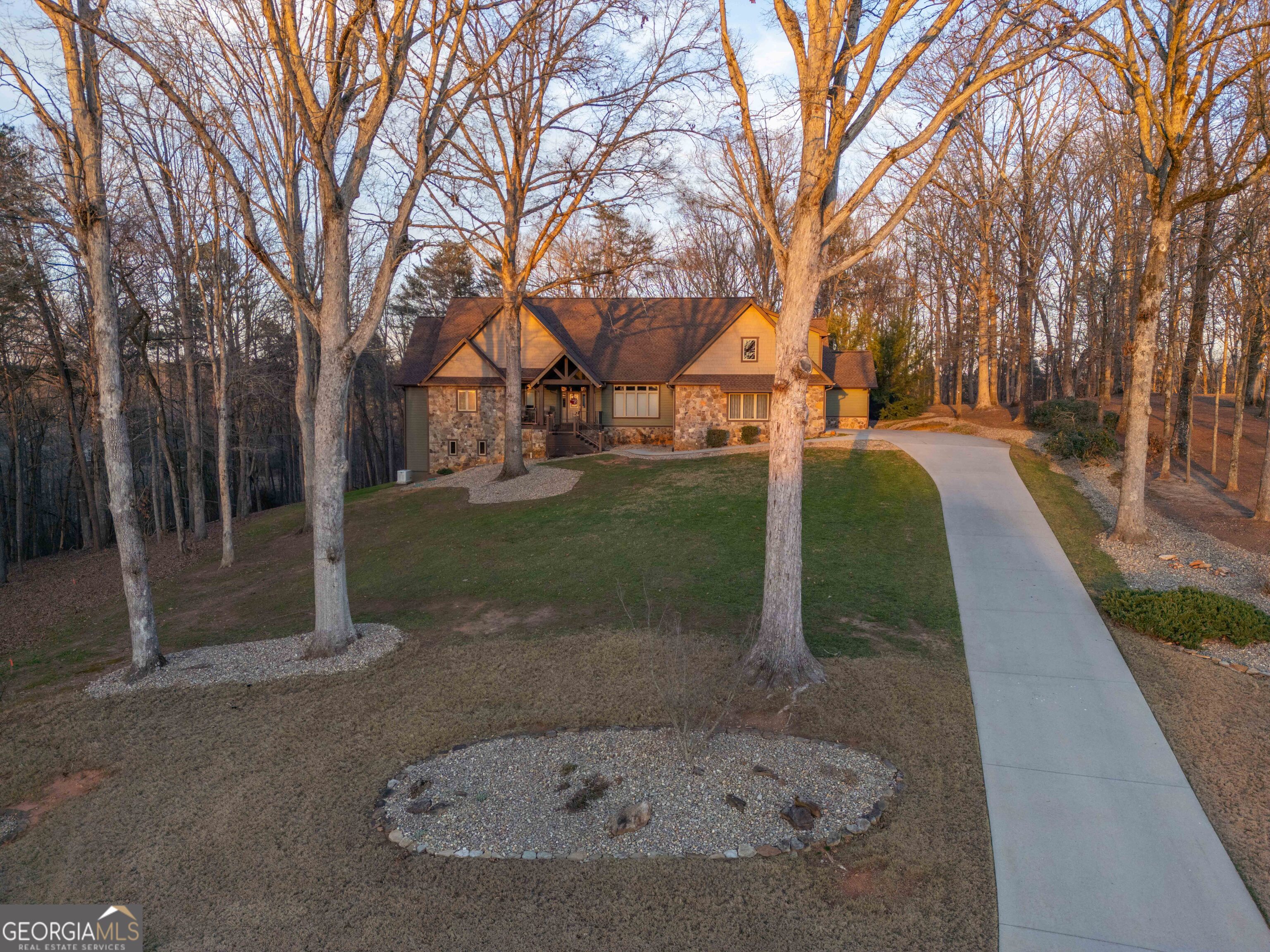 Clarkesville, Georgia 30523, United States, 4 Bedrooms Bedrooms, ,5 BathroomsBathrooms,Residential,Active,254532