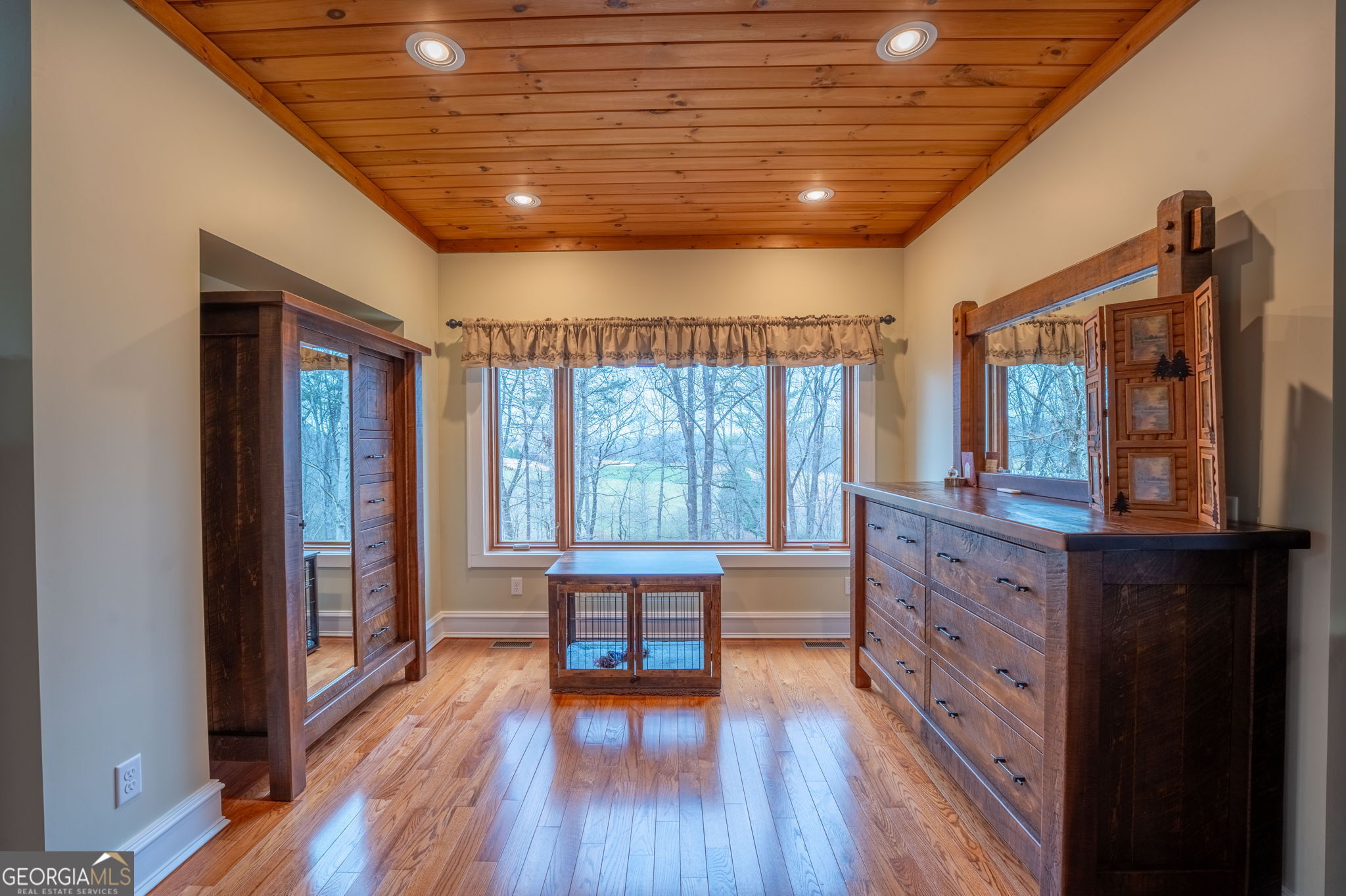 Clarkesville, Georgia 30523, United States, 4 Bedrooms Bedrooms, ,5 BathroomsBathrooms,Residential,Active,254532