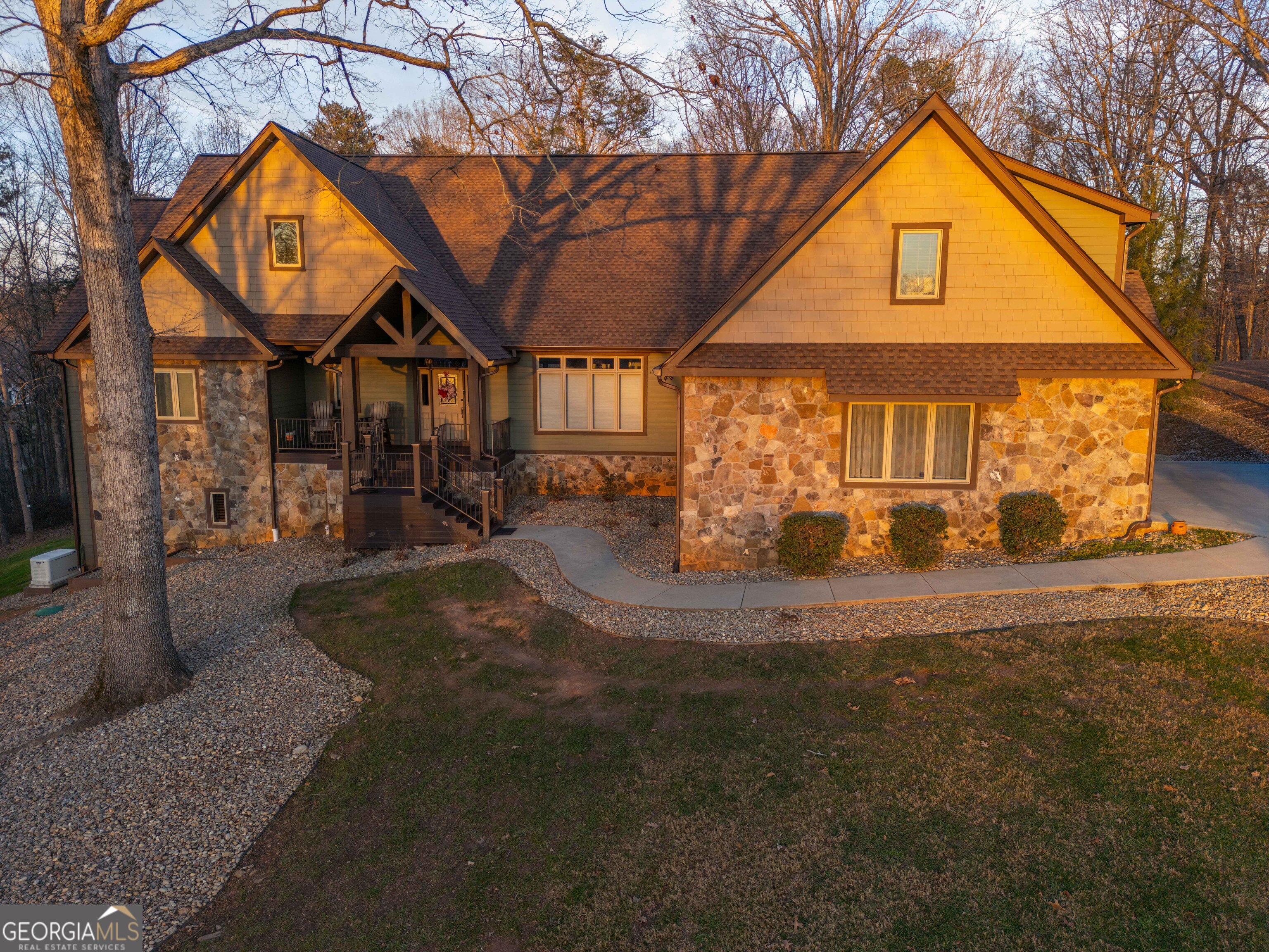 Clarkesville, Georgia 30523, United States, 4 Bedrooms Bedrooms, ,5 BathroomsBathrooms,Residential,Active,254532