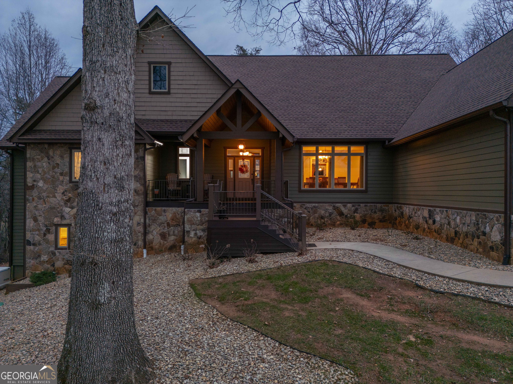 Clarkesville, Georgia 30523, United States, 4 Bedrooms Bedrooms, ,5 BathroomsBathrooms,Residential,Active,254532