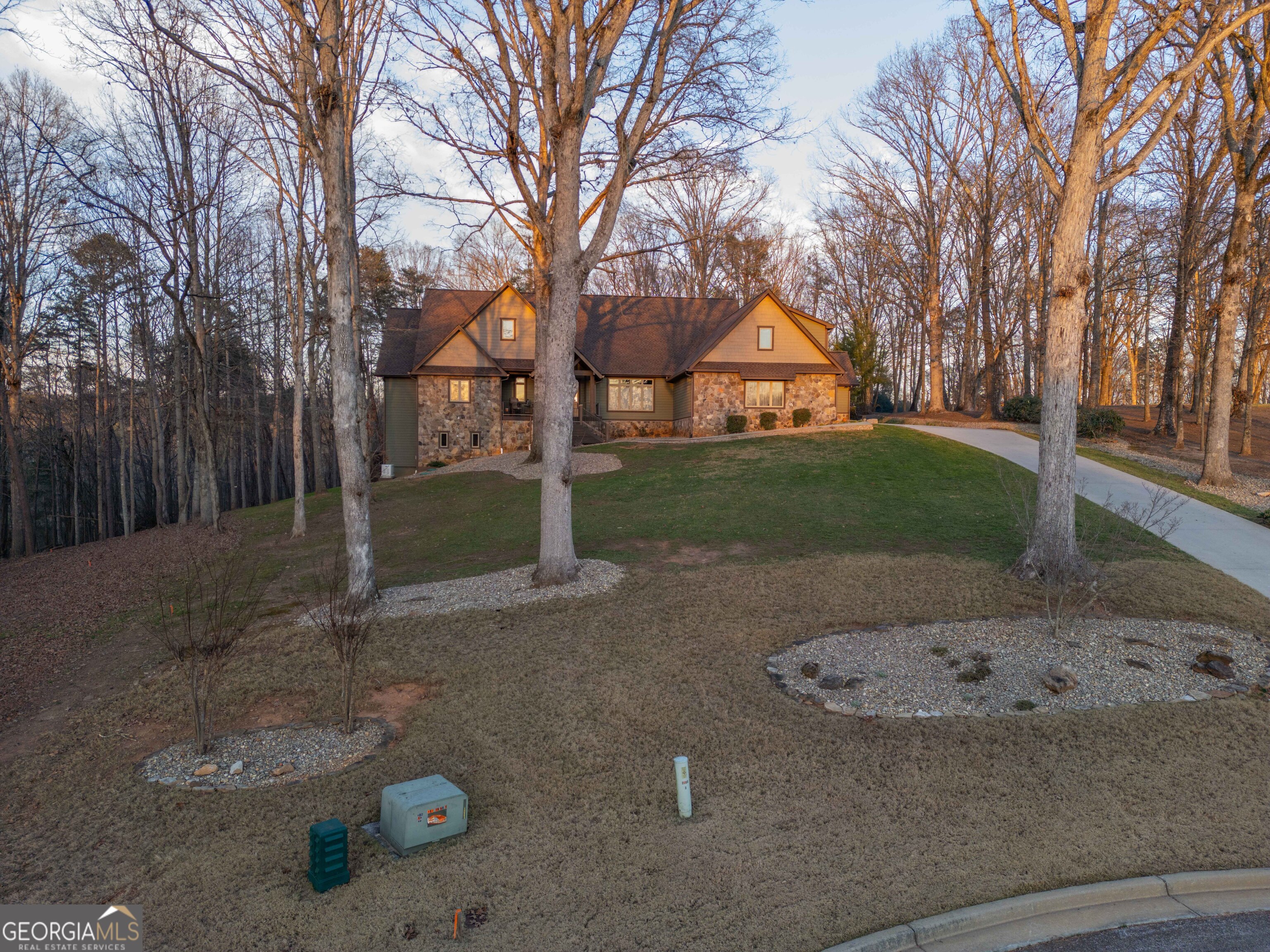 Clarkesville, Georgia 30523, United States, 4 Bedrooms Bedrooms, ,5 BathroomsBathrooms,Residential,Active,254532