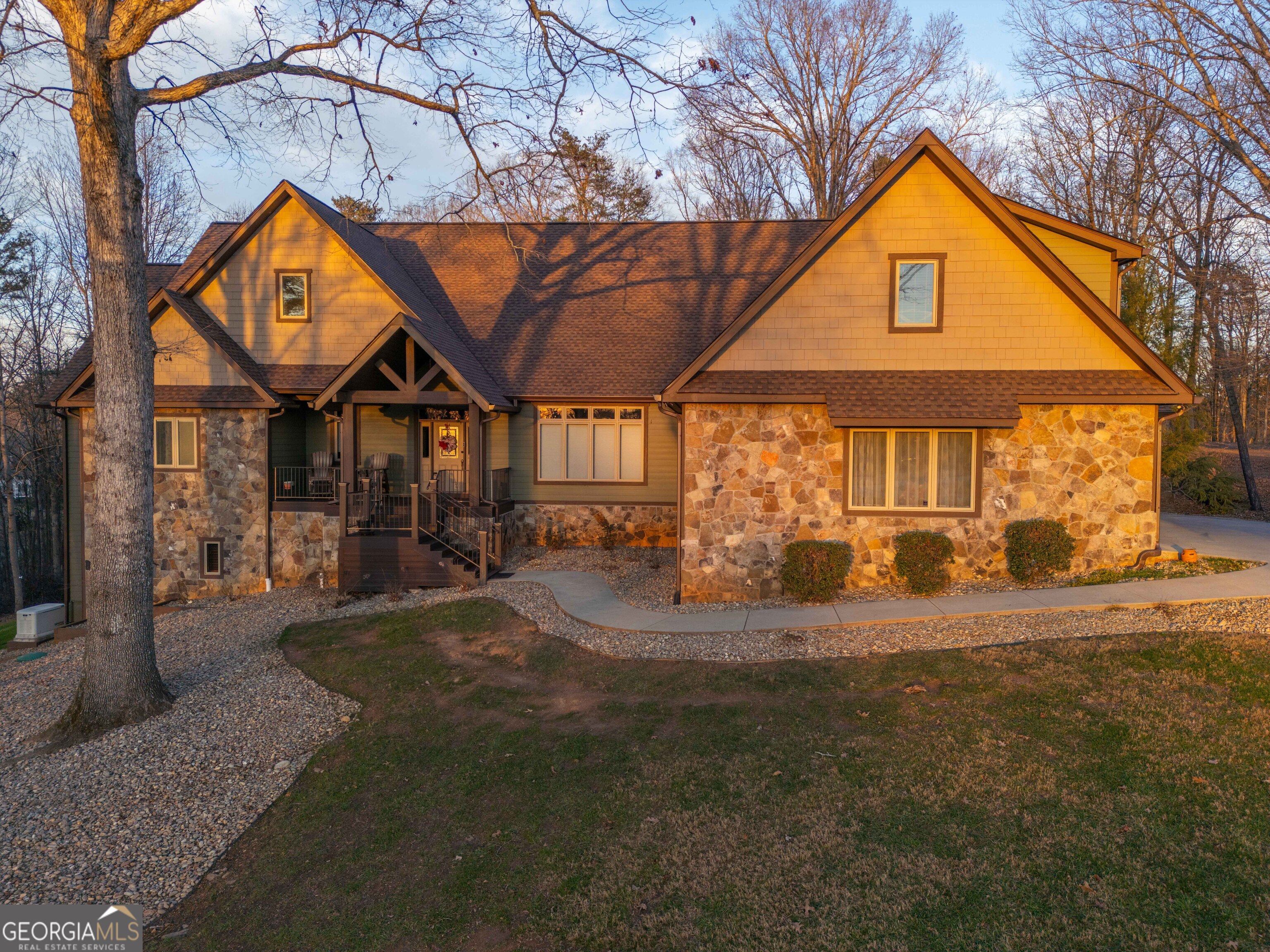 Clarkesville, Georgia 30523, United States, 4 Bedrooms Bedrooms, ,5 BathroomsBathrooms,Residential,Active,254532