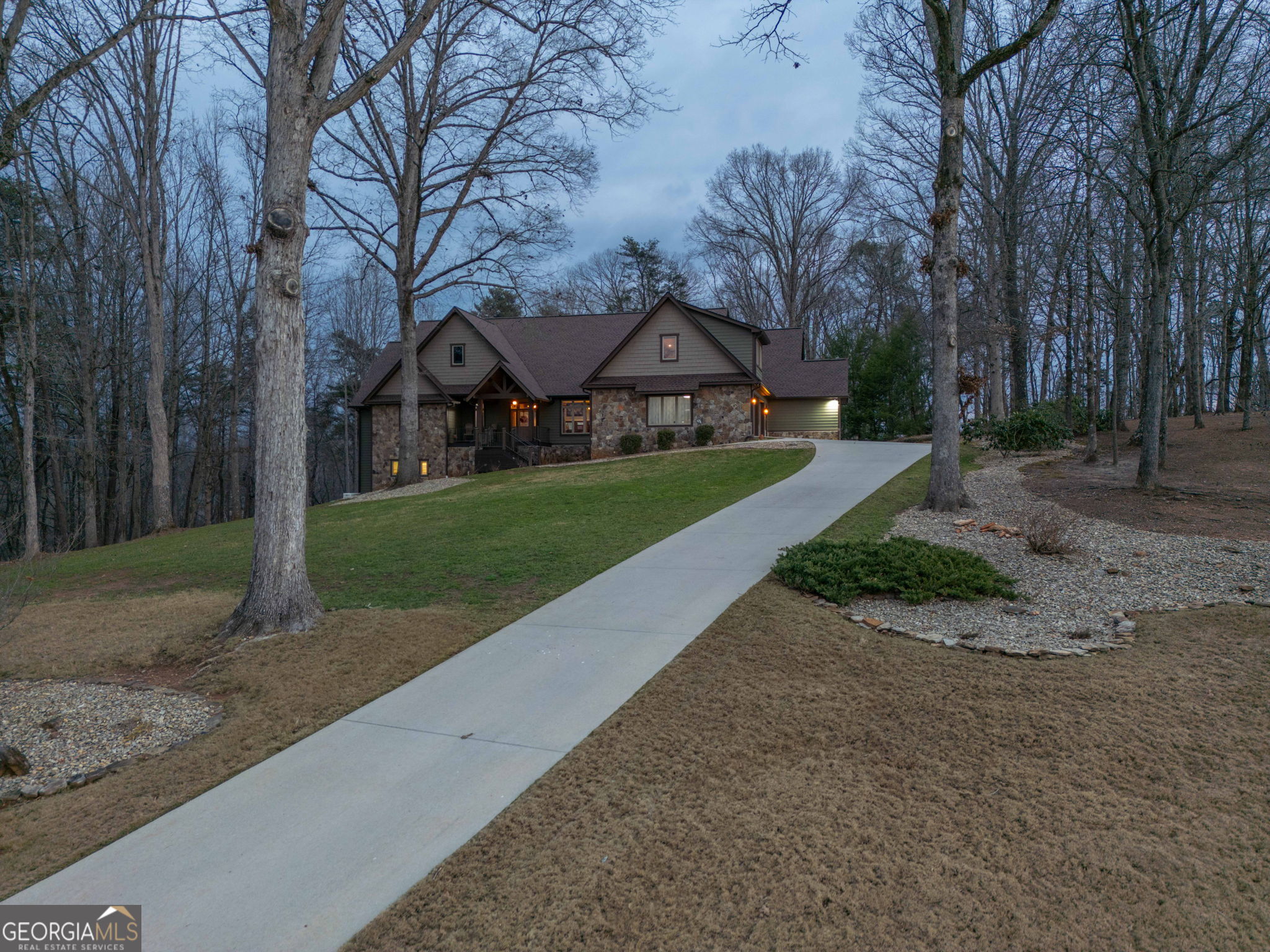 Clarkesville, Georgia 30523, United States, 4 Bedrooms Bedrooms, ,5 BathroomsBathrooms,Residential,Active,254532