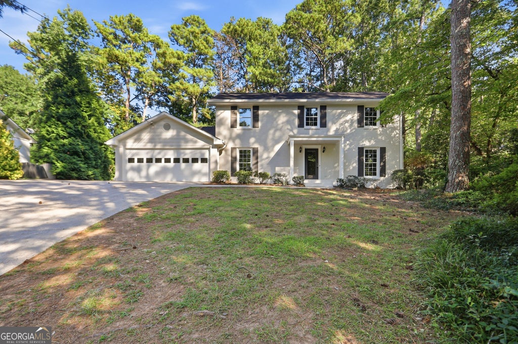 Photo of 1215 Lake Crest Terrace, Roswell, GA 30075 (MLS # 10842049)