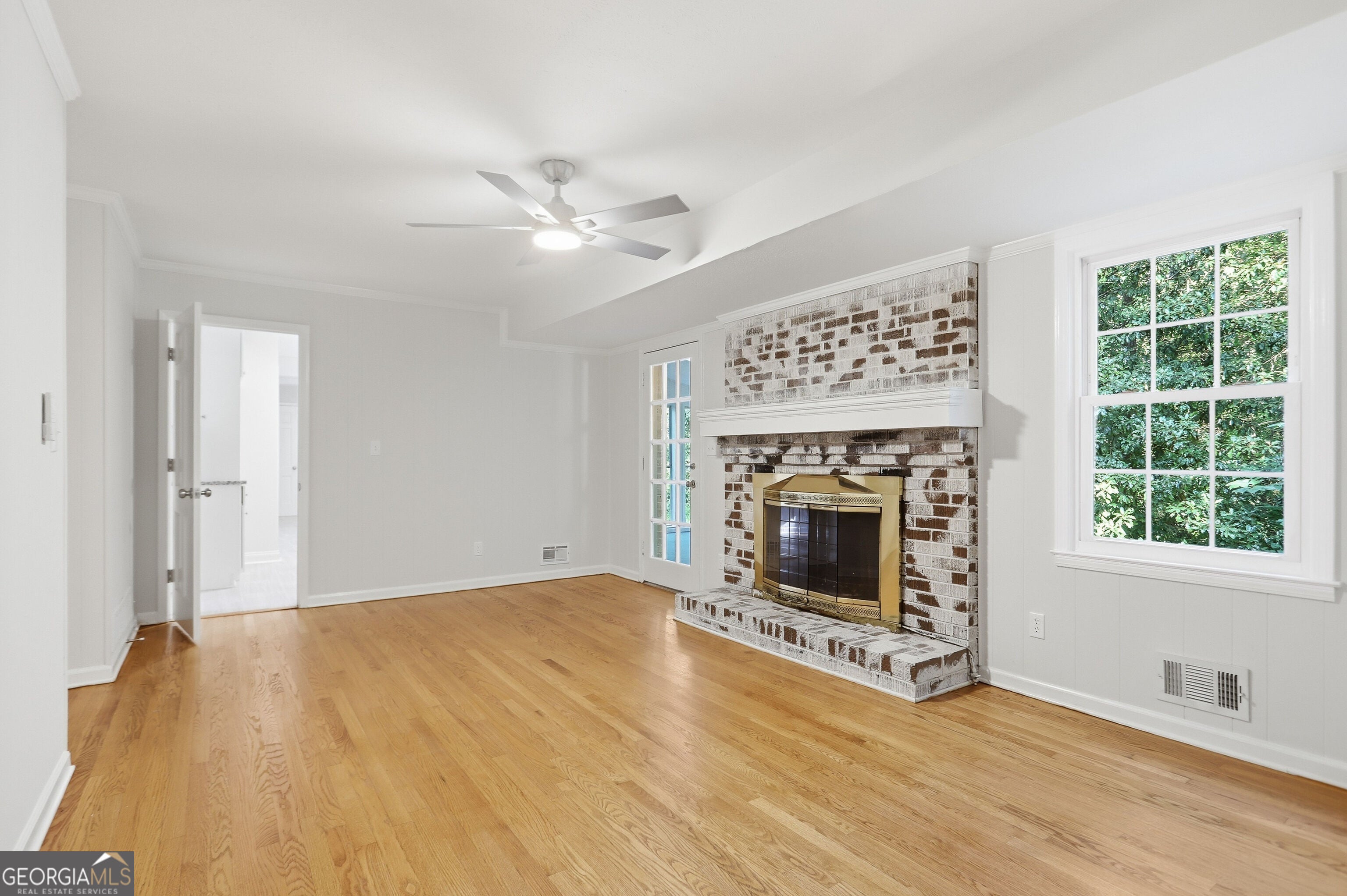 1215 Lake Crest TER