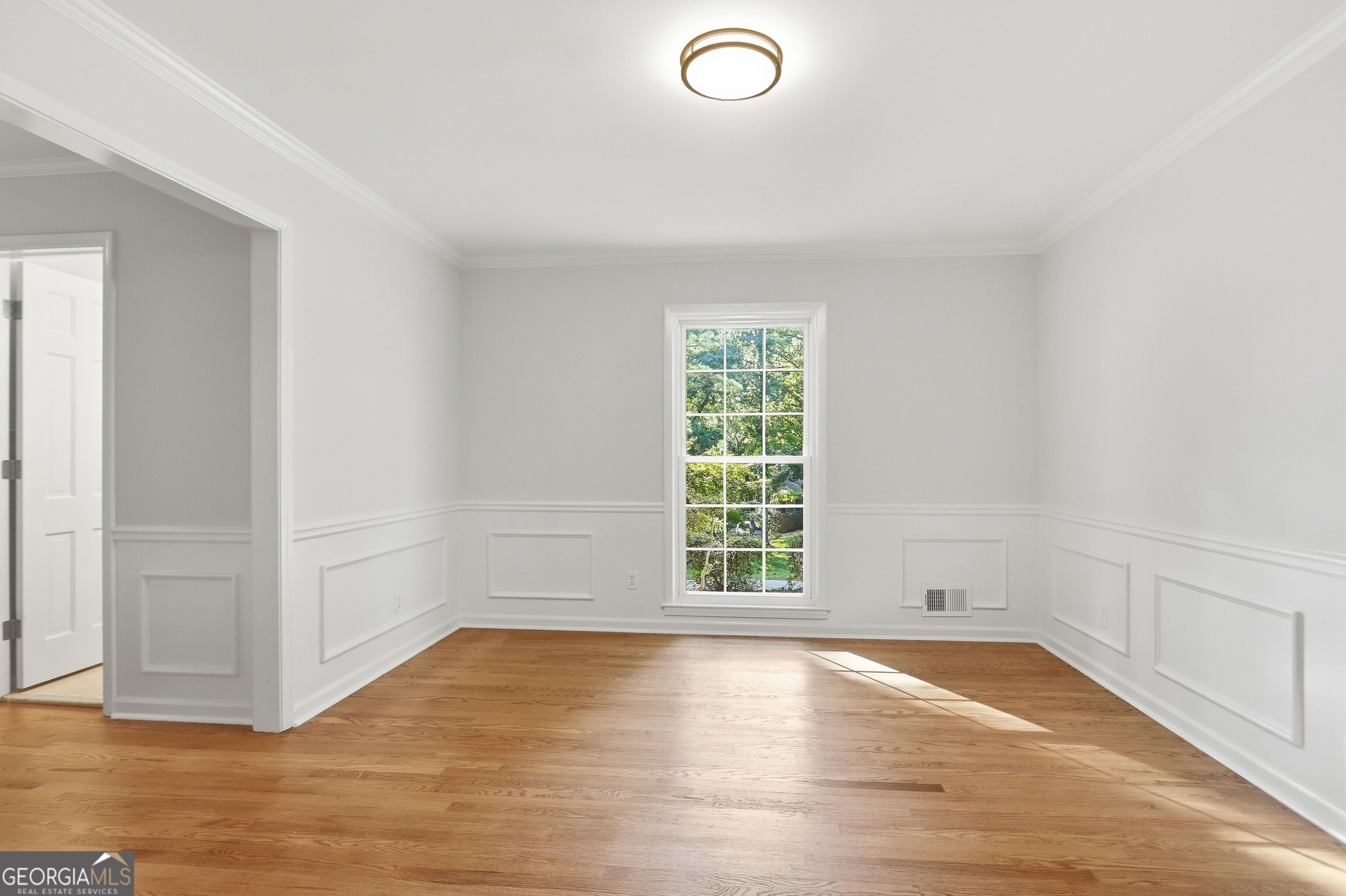 1215 Lake Crest TER