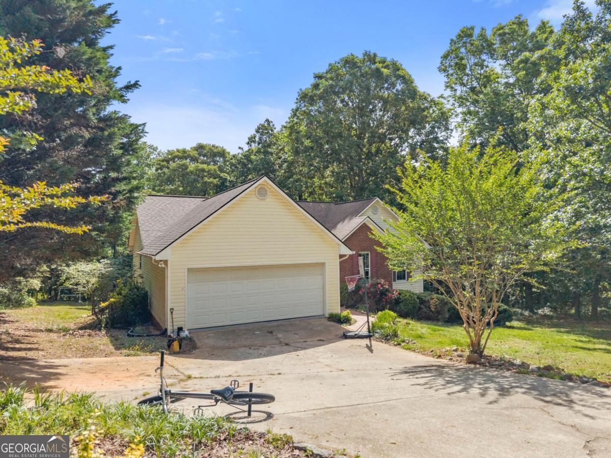 413 Rolling Meadows DR