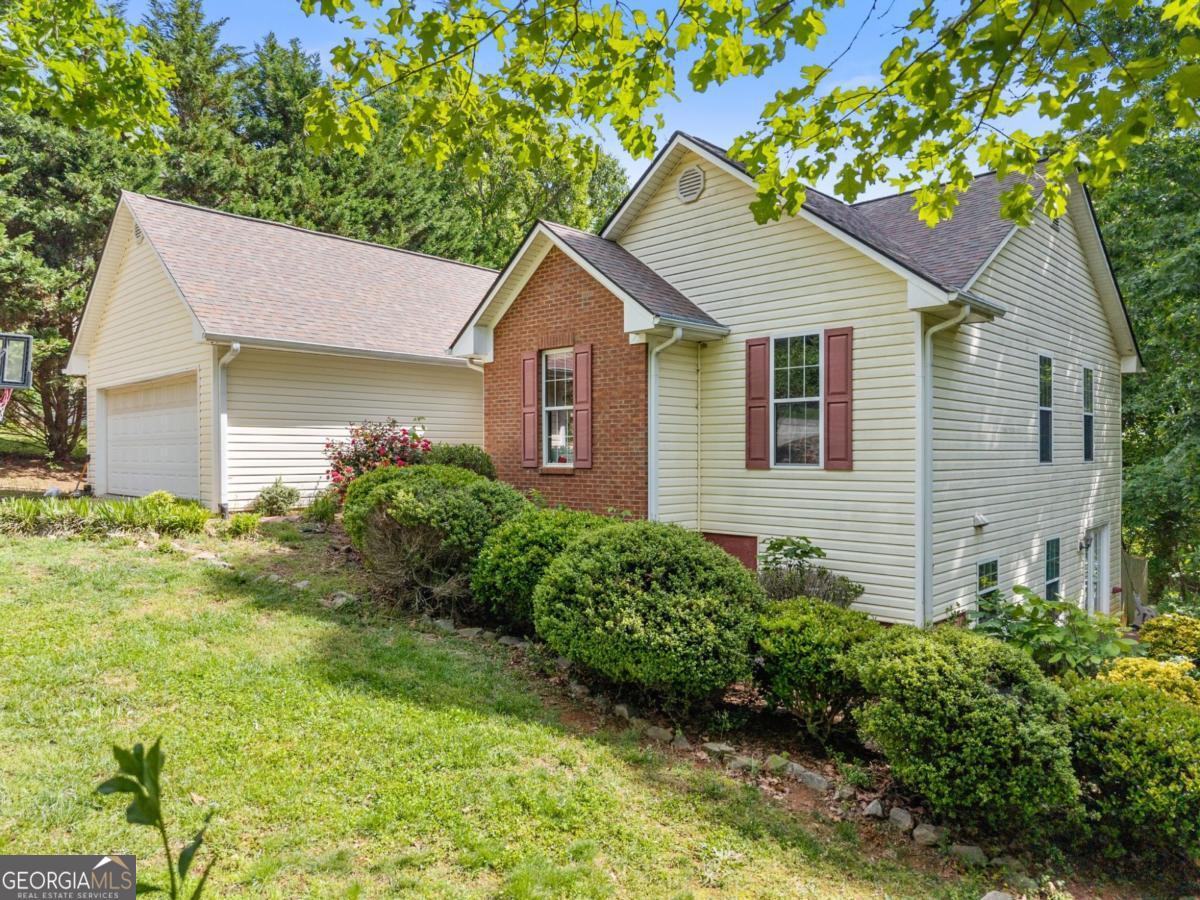 413 Rolling Meadows DR