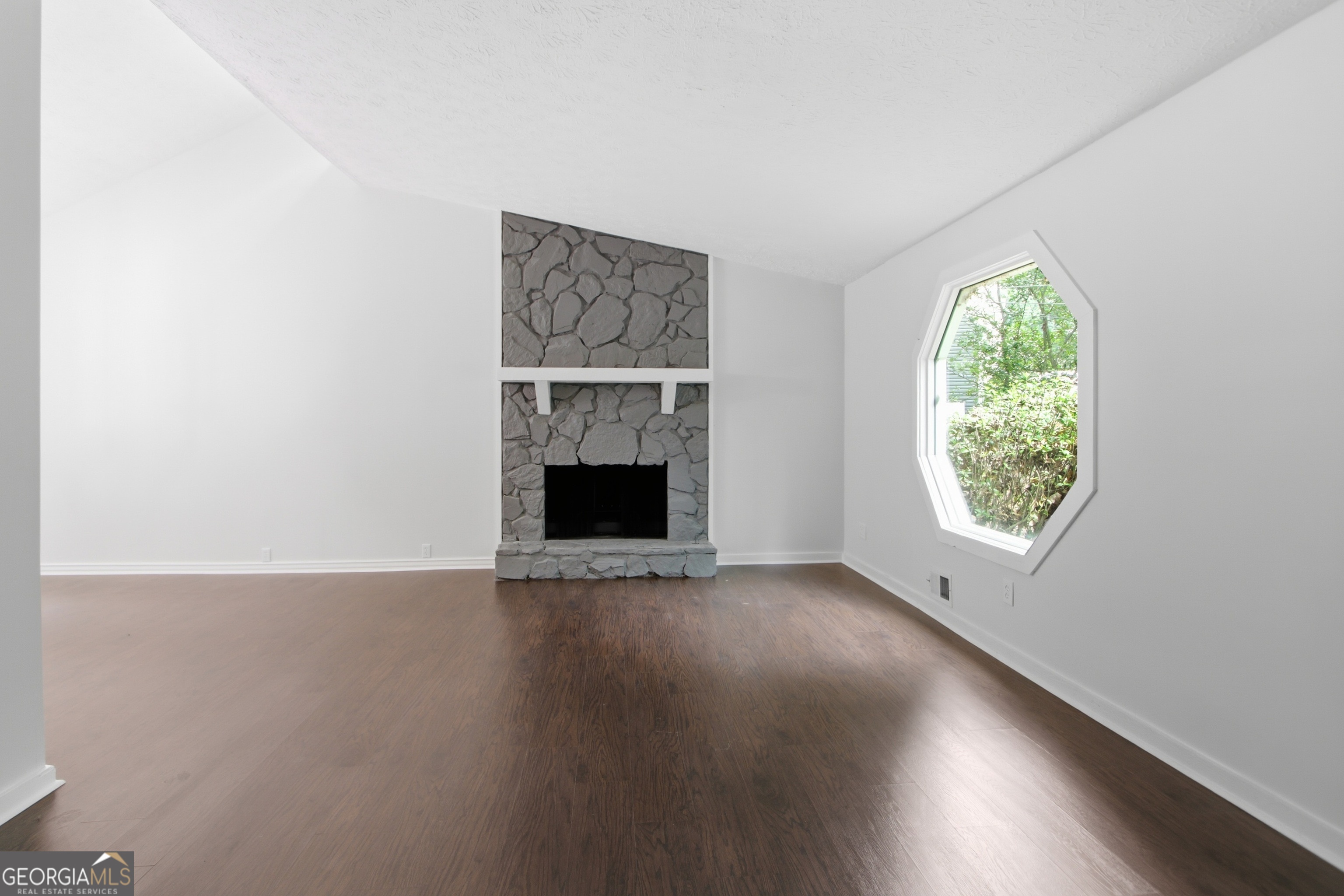 1035 Lakewood DR