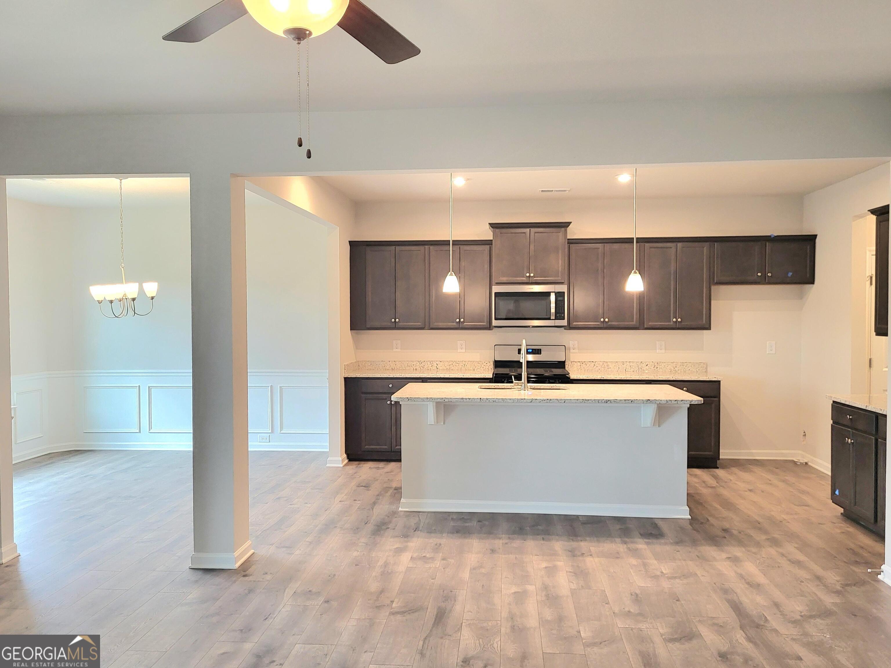 4849 Walkers Green