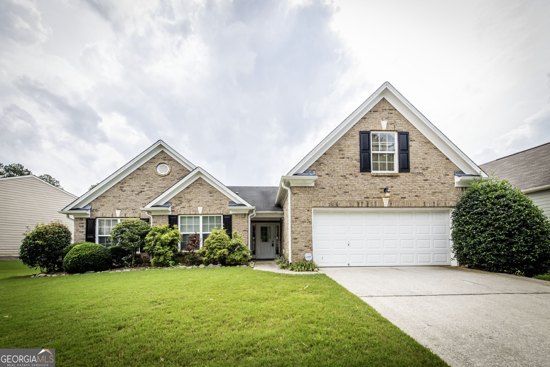 Don't miss this opportunity to live in the desirable Mirror Lake subdivision located in the charming town of Villa Rica. You'll enjoy all the amenities in this golf, lake, swim and tennis community. This 2400 sq ft stepless ranch home has been well cared for and has so much to offer. Step inside and you'll discover recently installed beautiful hardwood floors, a spacious kitchen with large island and breakfast room. You'll enjoy hosting family meals and gatherings in the separate dining room big enough to accommodate a table for 12. Just off the kitchen/breakfast room you'll find an oversized sunroom to relax and enjoy your morning coffee or the perfect place to catch all those football games! The home also features a large master bedroom with separate sitting room, walk in closet and private bath with separate tub and shower. But that's not all! The spacious bonus room above the garage is perfect for an office, playroom, game room, exercise room or whatever your imagination can conjure up! This beautiful Mirror Lake home can be yours at a great price!