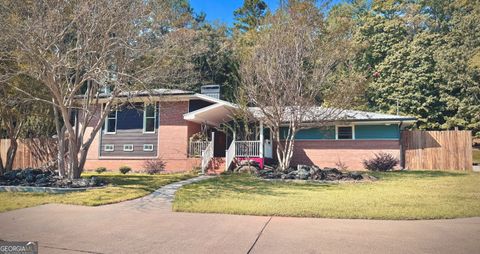 705 Piney Woods DR Lagrange GA 30240