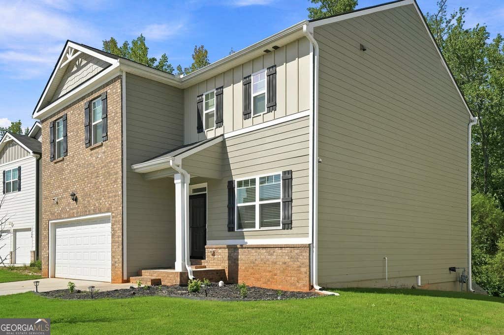 Photo of 154 Silver Birch Pass, Newnan, GA 30265 (MLS # 10831962)