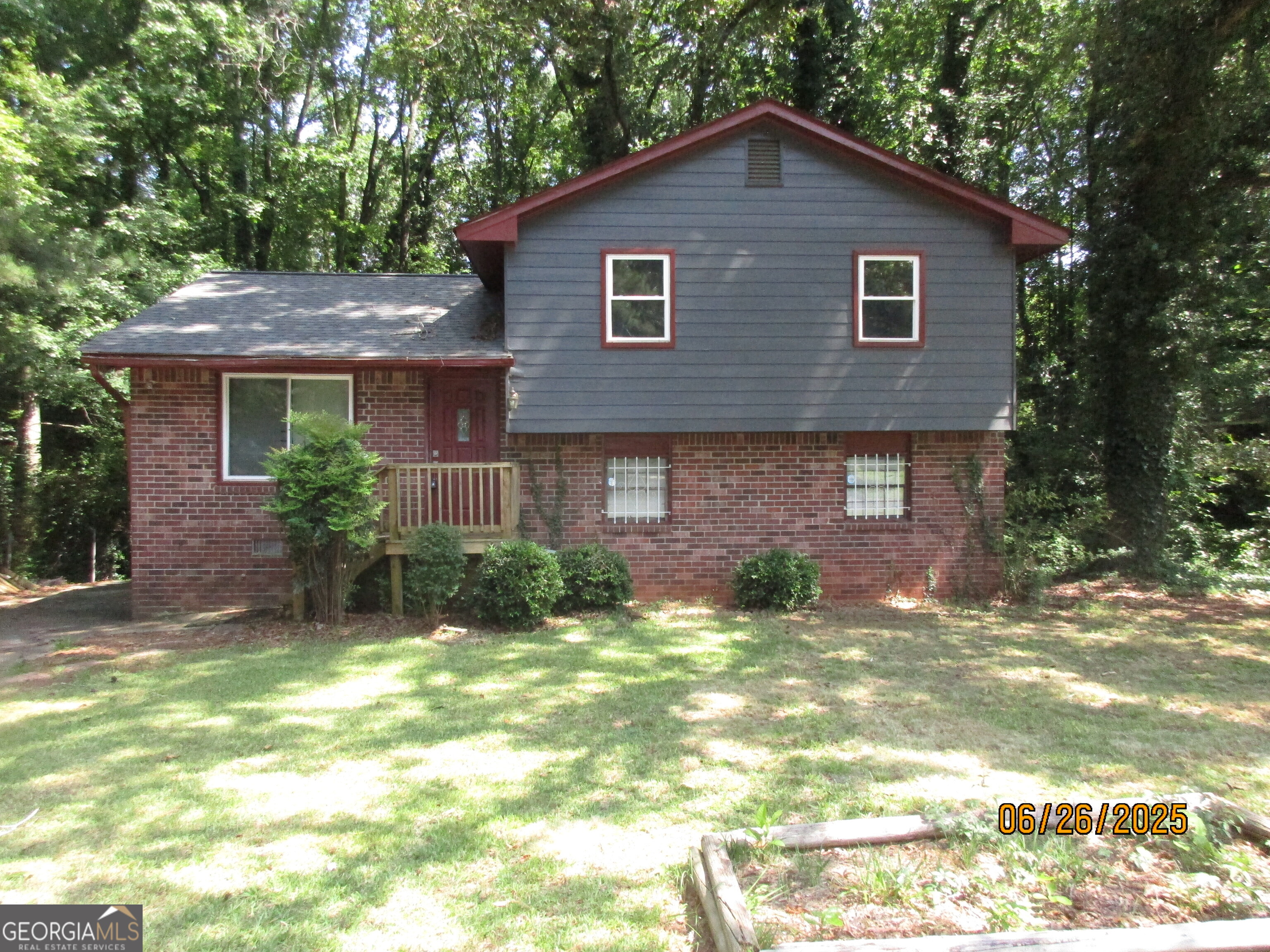 GOOD NEWS! THIS PROPERTY HAS UPGRADES! HERE ARE SOME OF THEM. THE ROOF, EXTERIOR PAINT, WATER HEATER, AC UNIT, INTERIOR DOORS, DECK AND FRONT PORCH. THIS PROPERTY IS ALSO PRICED TO SELL! THIS CAN BE YOUR HOME. DON'T GET LET SOMEONE ELSE GET IT. COME SEE IT TODAY!