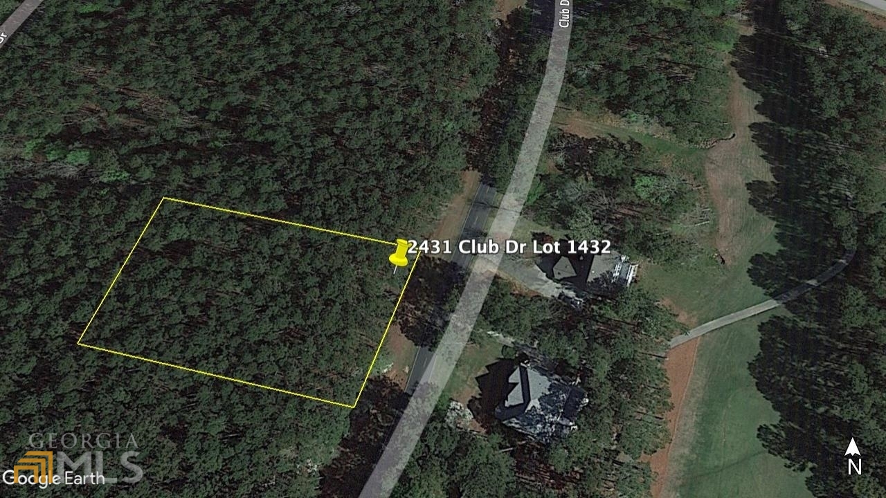 Large level wooded homesite across from Harbor Club's Golf course. This perfect building site is 1.0 acre and will give you the privacy you desire. Build your dream home and enjoy all the amenities that Harbor Club has to offer..golf, lake, fitness center, marina, clubhouse, pickleball, tennis, pool, club events and social activities to your heart's delight.