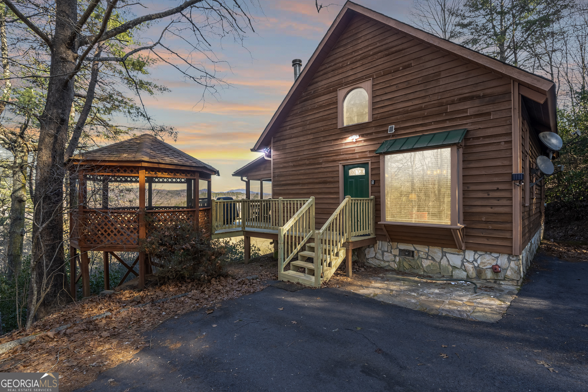 517 Ridge RD