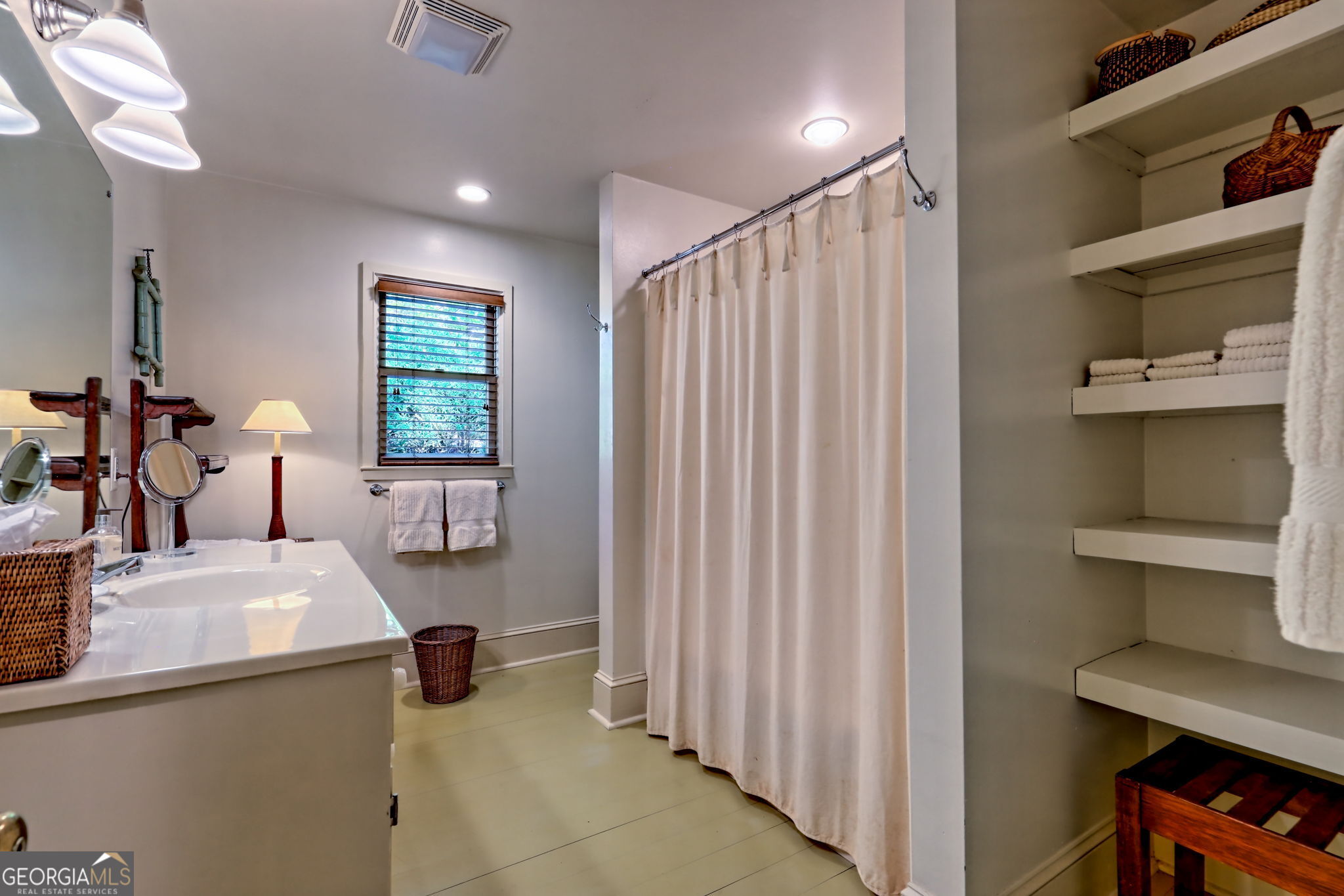 Clayton, Georgia 30525, United States, 3 Bedrooms Bedrooms, ,3 BathroomsBathrooms,Residential,Active,234672