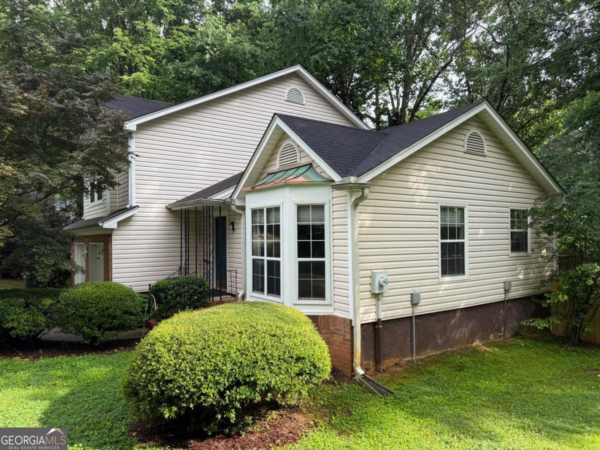 1035 Towne Manor CT NW