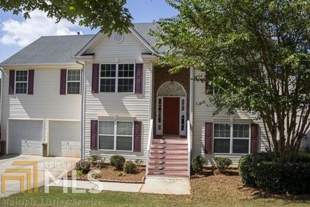 If convenience and space is what you need... Look no further! Enjoy this maintenance free home in great neighborhood close to shopping & schools. Split foyer plan features 3 bd, 2 ba on main level w/ separate dining while the lower level has a huge bonus room and additional 2bd & 1ba. This home has new carpet throughout and the rear yard has a new deck and privacy fence. Priced to sell!