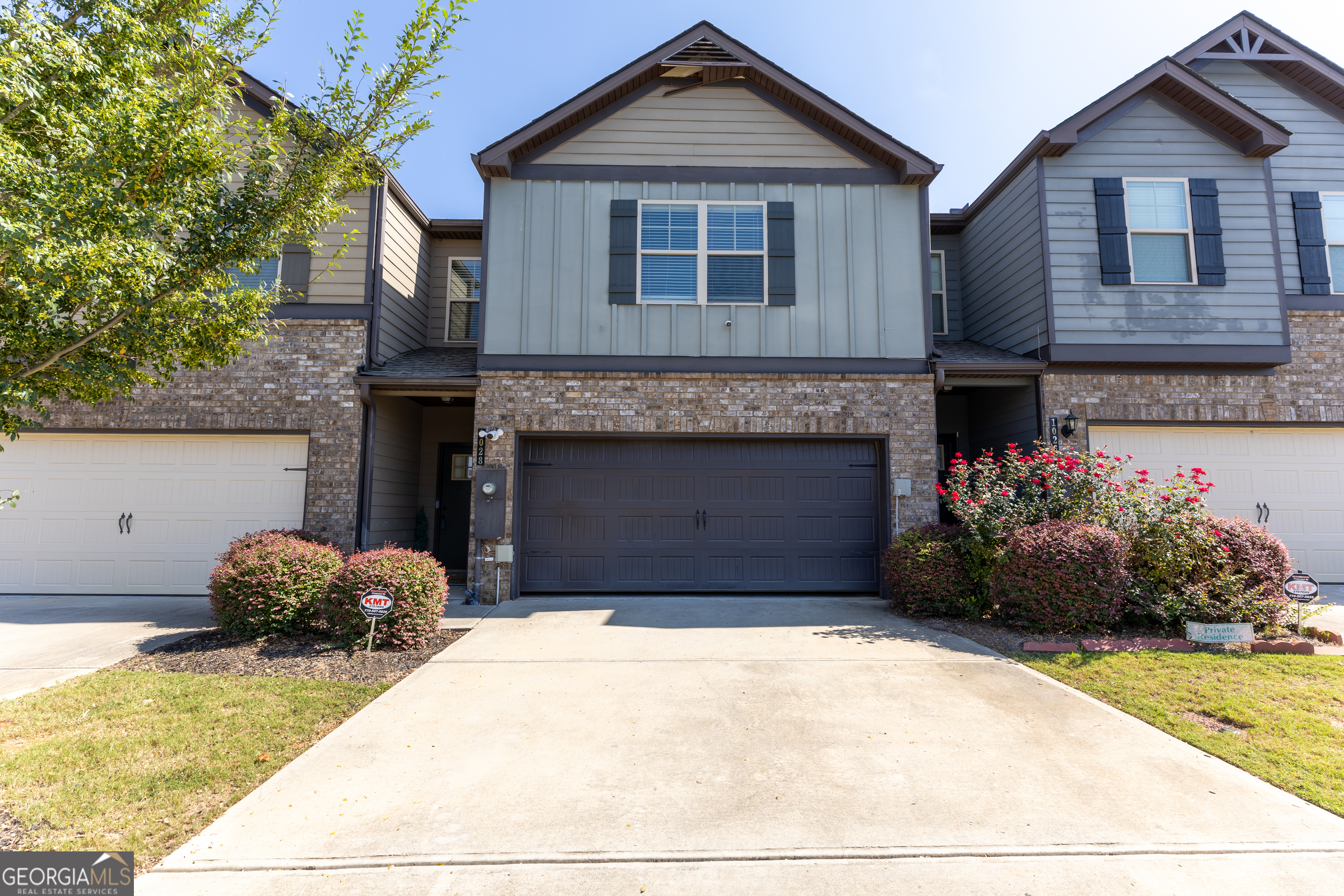 The Creekview plan built by Knight Homes offers 3 bdrs. & 2.5 baths. The open concept 1st floor provides a kitchen with Tiled Backsplash, Granite Topped Counters & Island, Stainless Steel Appliances and Stone Core Flooring. The laundry room and half bath are also located on the main level. Located on the 2nd floor are your Spacious Bedrooms! The Owner's Retreat includes a Sitting Room w/full bath with Double Vanity Sinks & Separate Garden Tub/Shower, 2 Walk-In Closets.