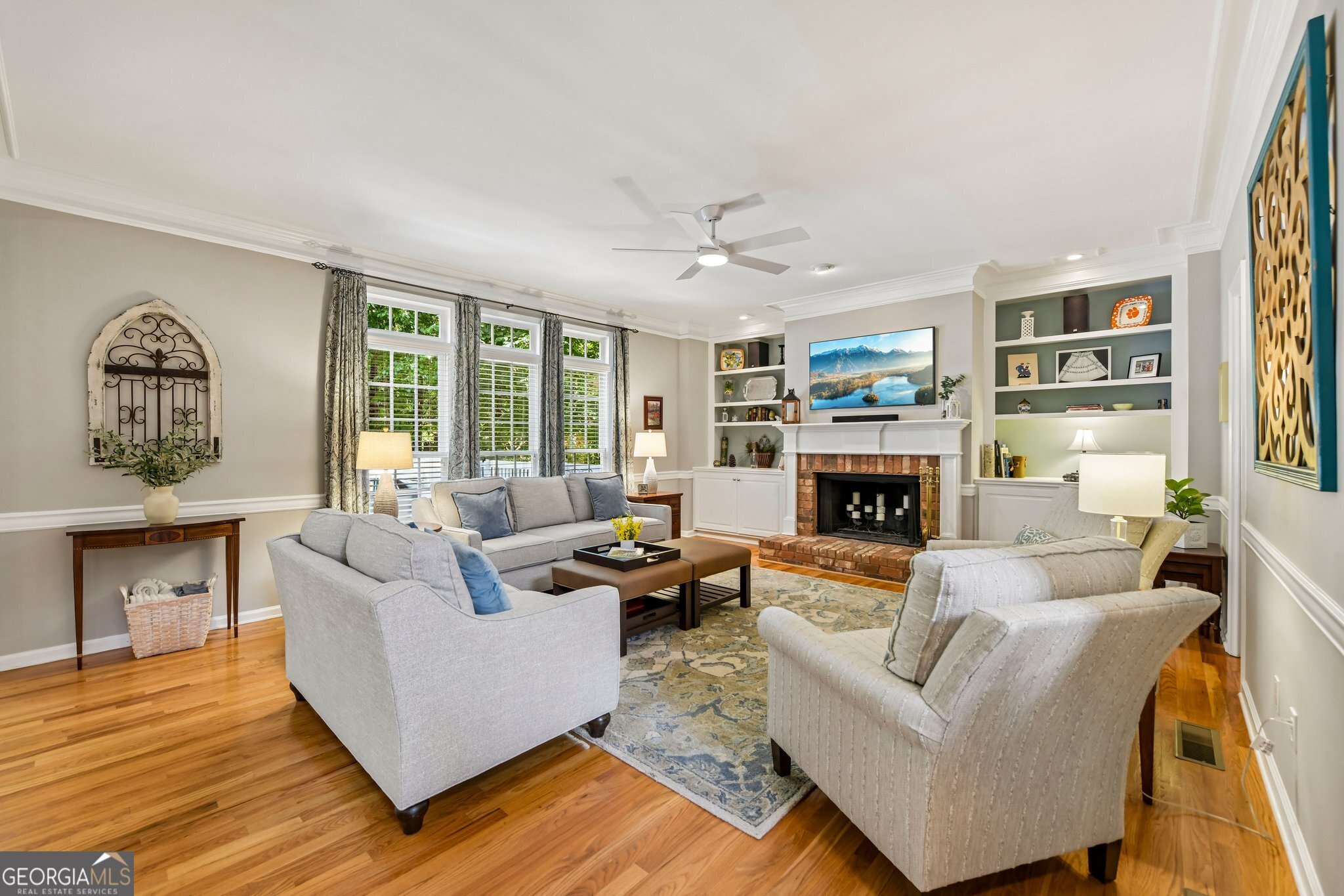 160 Woodcliff DR