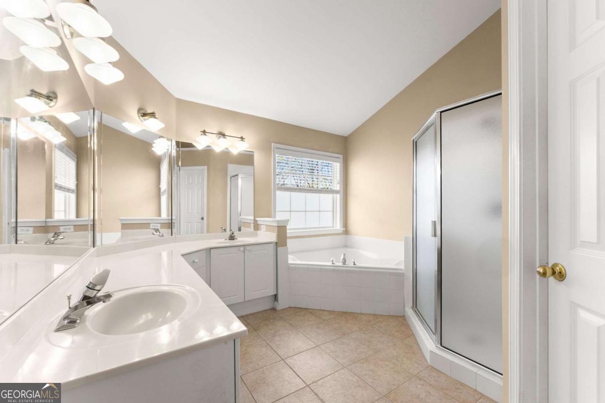 1000 Island Bluff LN