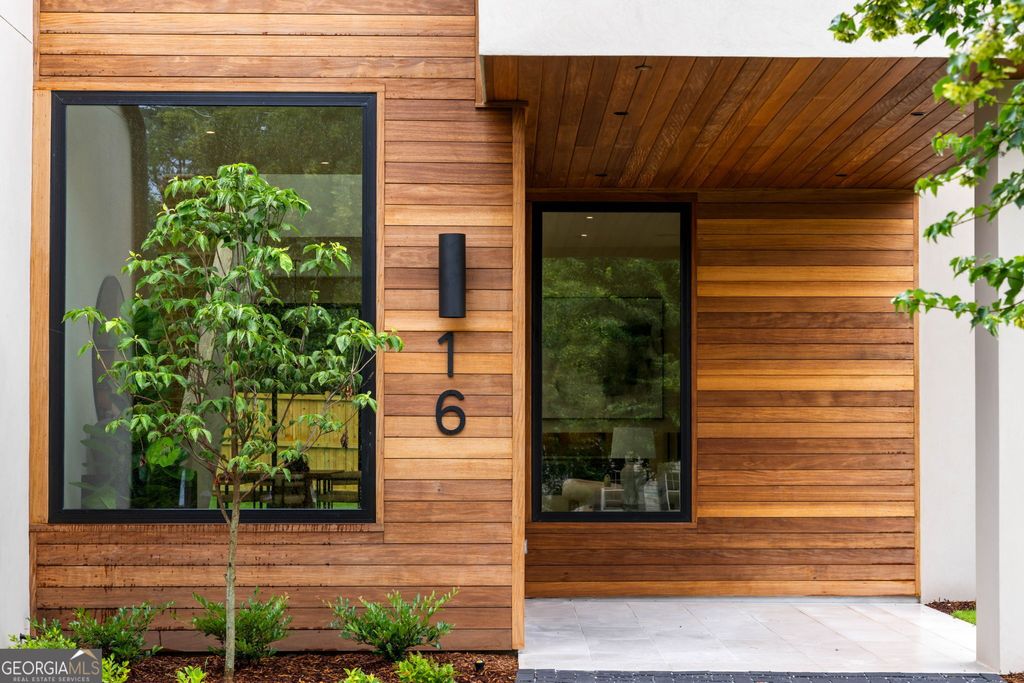 Photo of 16 Bonnie Ln, Sandy Springs, GA 30328 (MLS # 10664519)