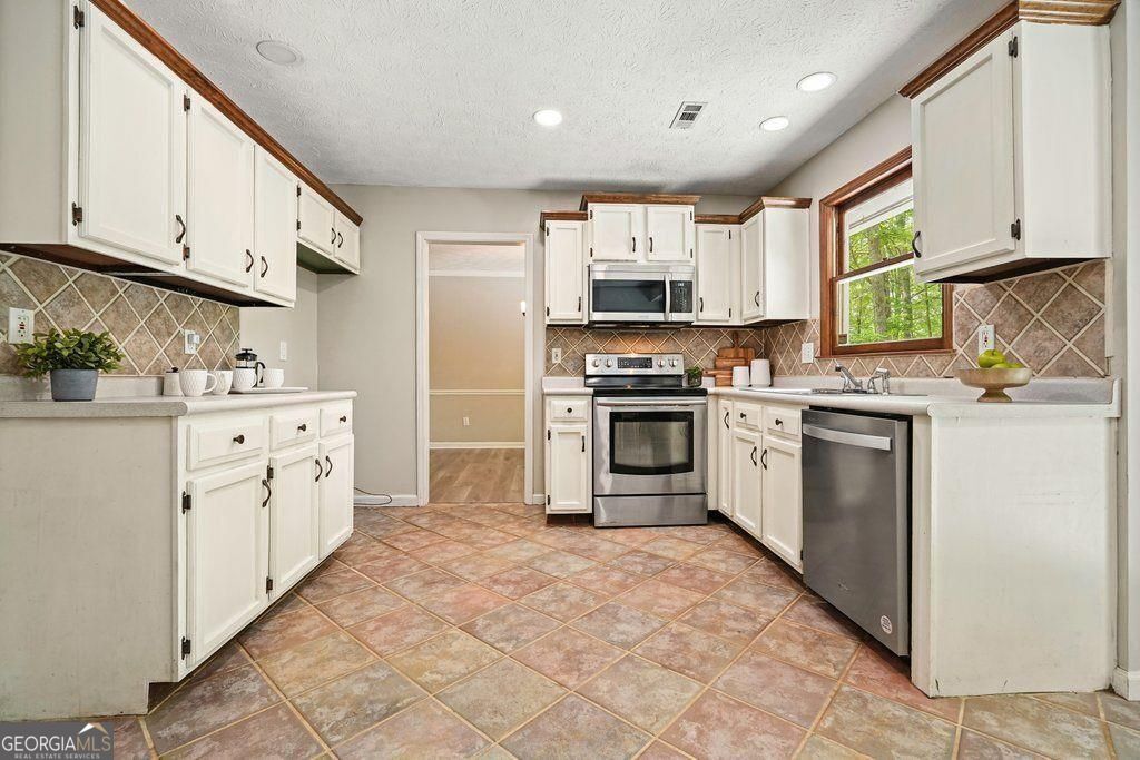 588 Benson Hurst DR SW