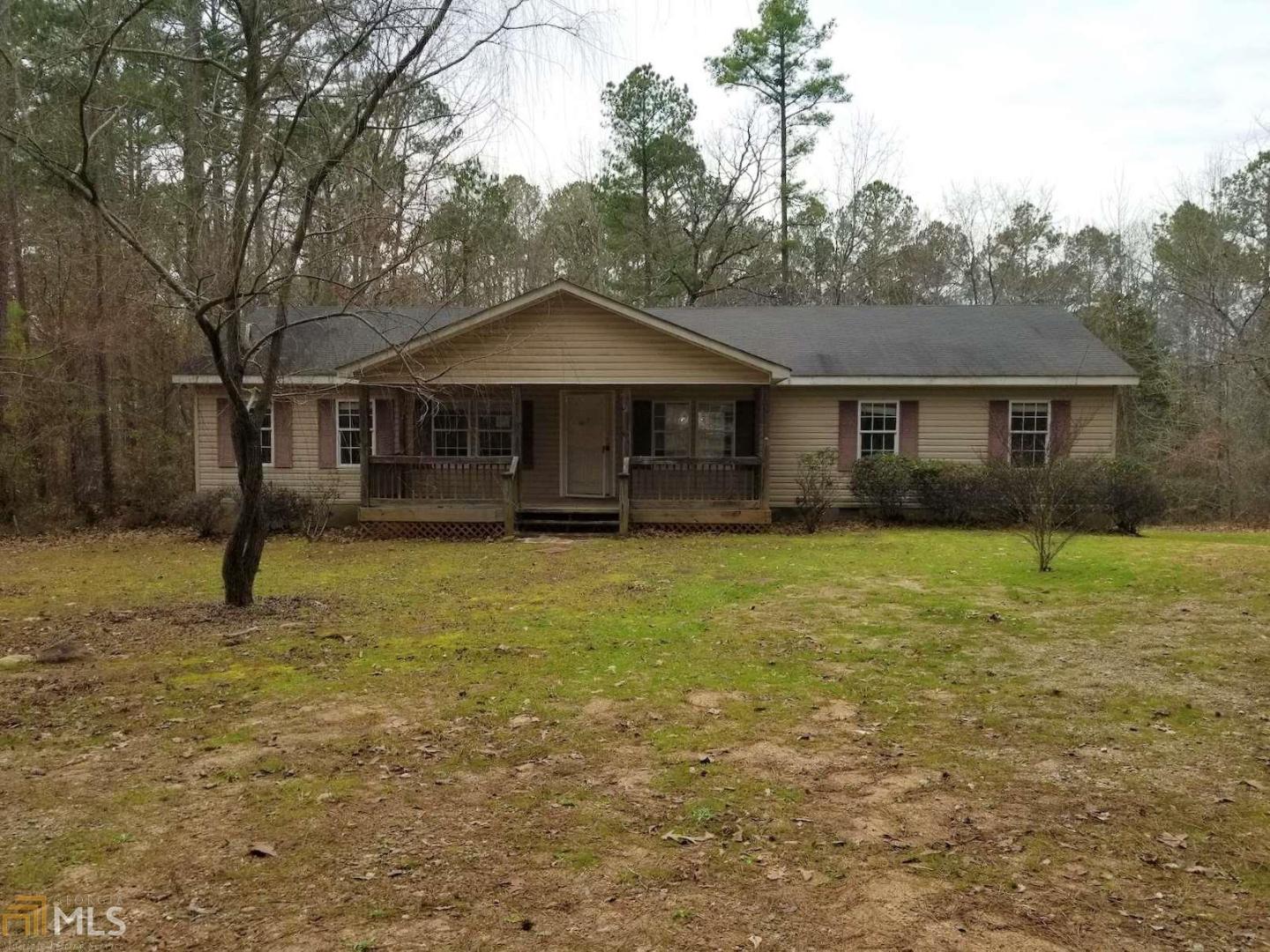 AS-IS. Located in highly desired Turtle Cove on Jackson Lake, this home is a rare find! Bonus room could be 4th bedroom or office. Turtle Cove offers golf, tennis, indoor / outdoor swimming pool, a clubhouse, restaurant and lounge and several parks with picnic areas, playgrounds, beach volleyball and boat ramps. Perfect for a weekend retreat home or full time home! See the HUD homestore website for additional information on case #105-293269.