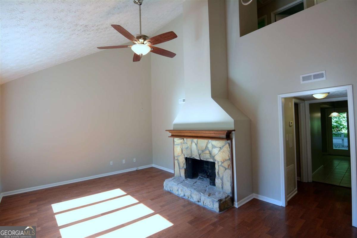 1435 Twin Branches CIR SE