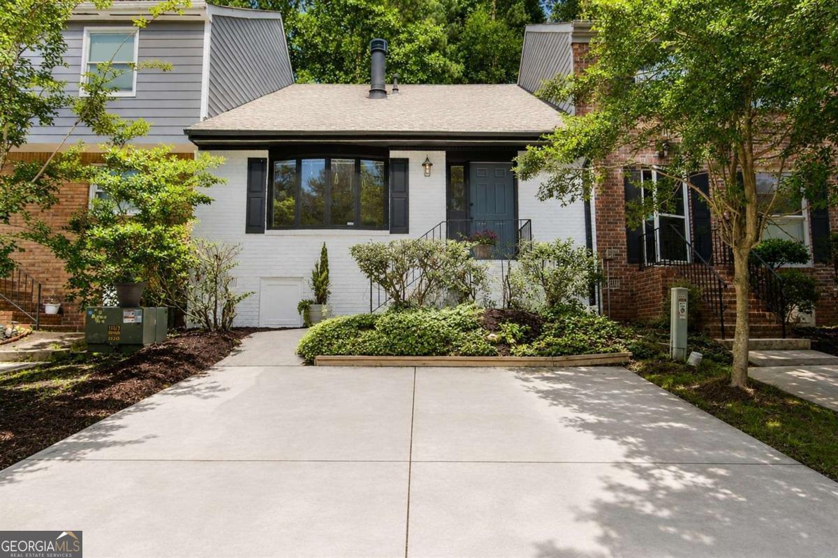 1435 Twin Branches CIR SE