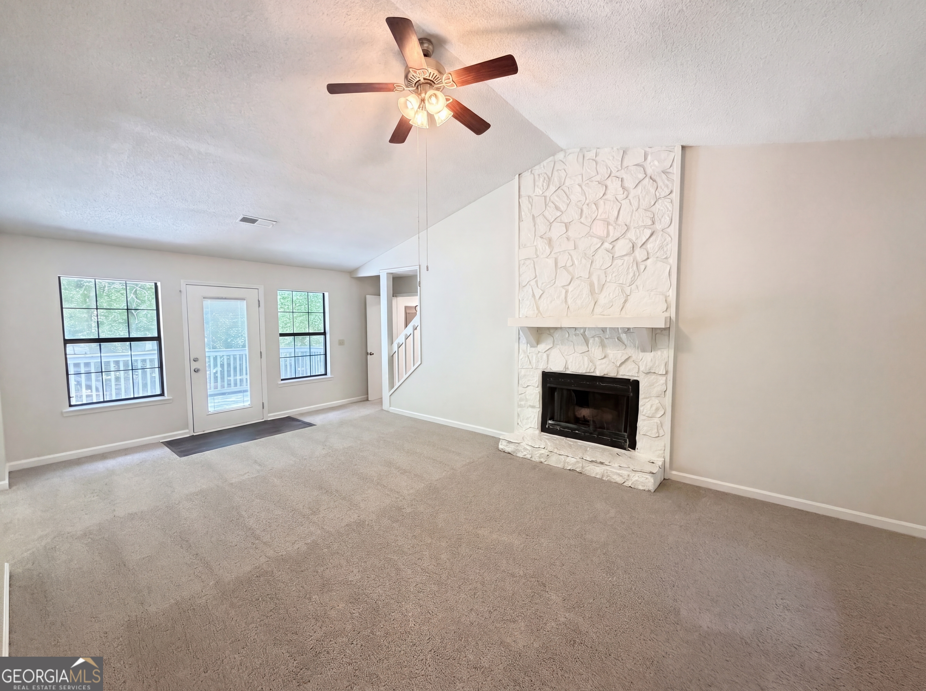 420 Creekside LN