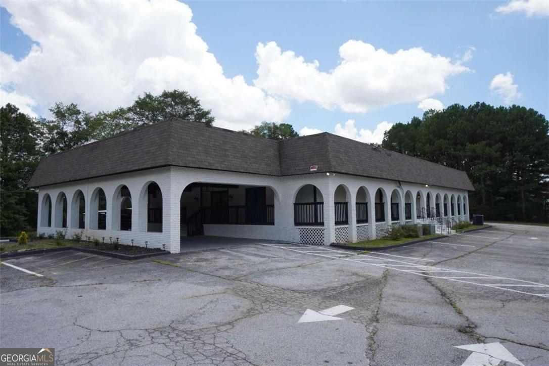 Prime investment Opportunity to own Event Center, Restaurant and operating Business. This beautiful event center for sale or lease to purchase with owner financing available. This beautifully property is perfect for events and gatherings. Located in a great area, and is a popular spot for parties, weddings, corporate events, and more. Its stylish design and modern amenities attract many guests, ensuring a steady stream of bookings and good income potential. Its prime location makes it easy for people to visit, adding to its popularity and success. You can take advantage of its established reputation and continue to grow the business. Discover the income potential!!! Currently Leased out to tenant who is running Bar/ American Restaurant