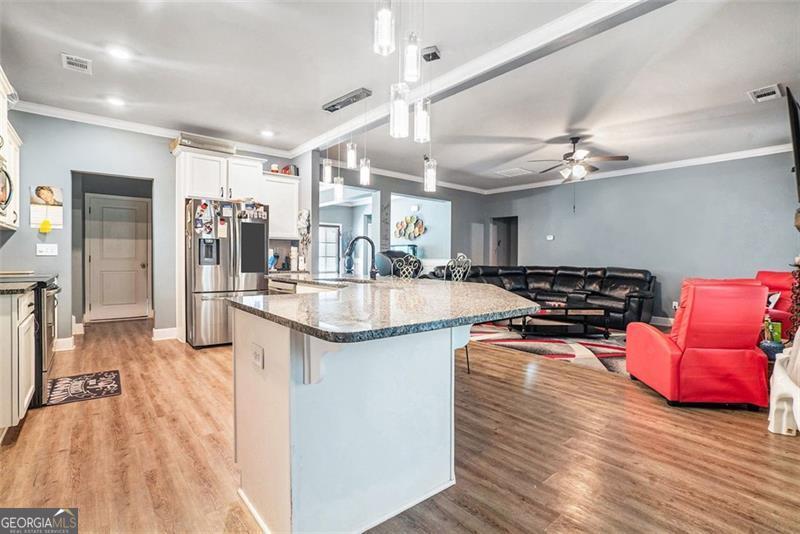 95 Hawthorn LN