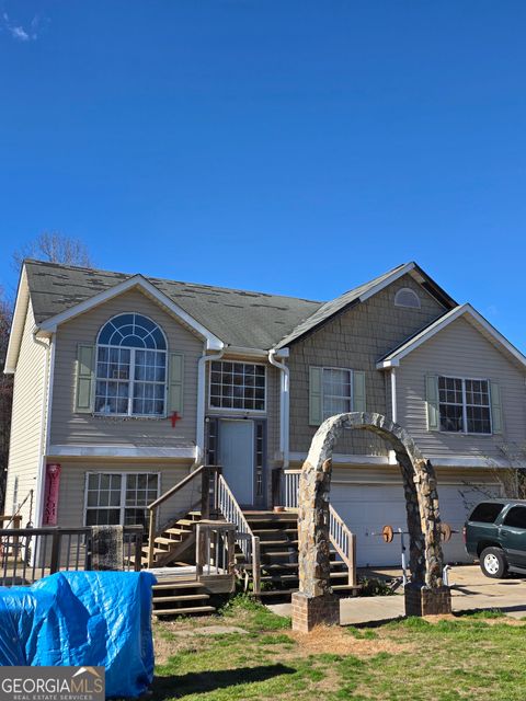 121 Bombay LN Grantville GA 30220